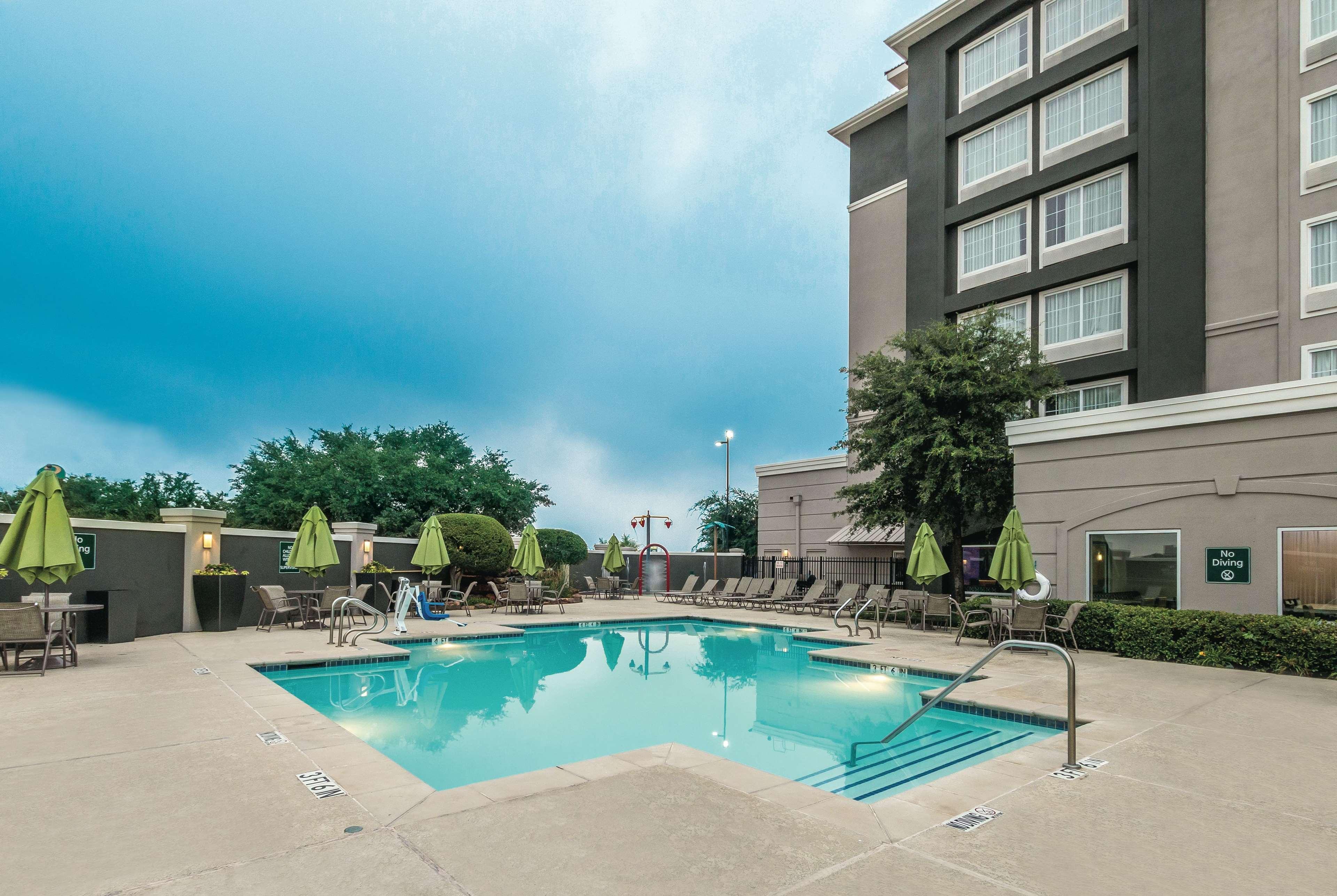La Quinta By Wyndham Arlington North 6 Flags Dr Hotel Exterior foto