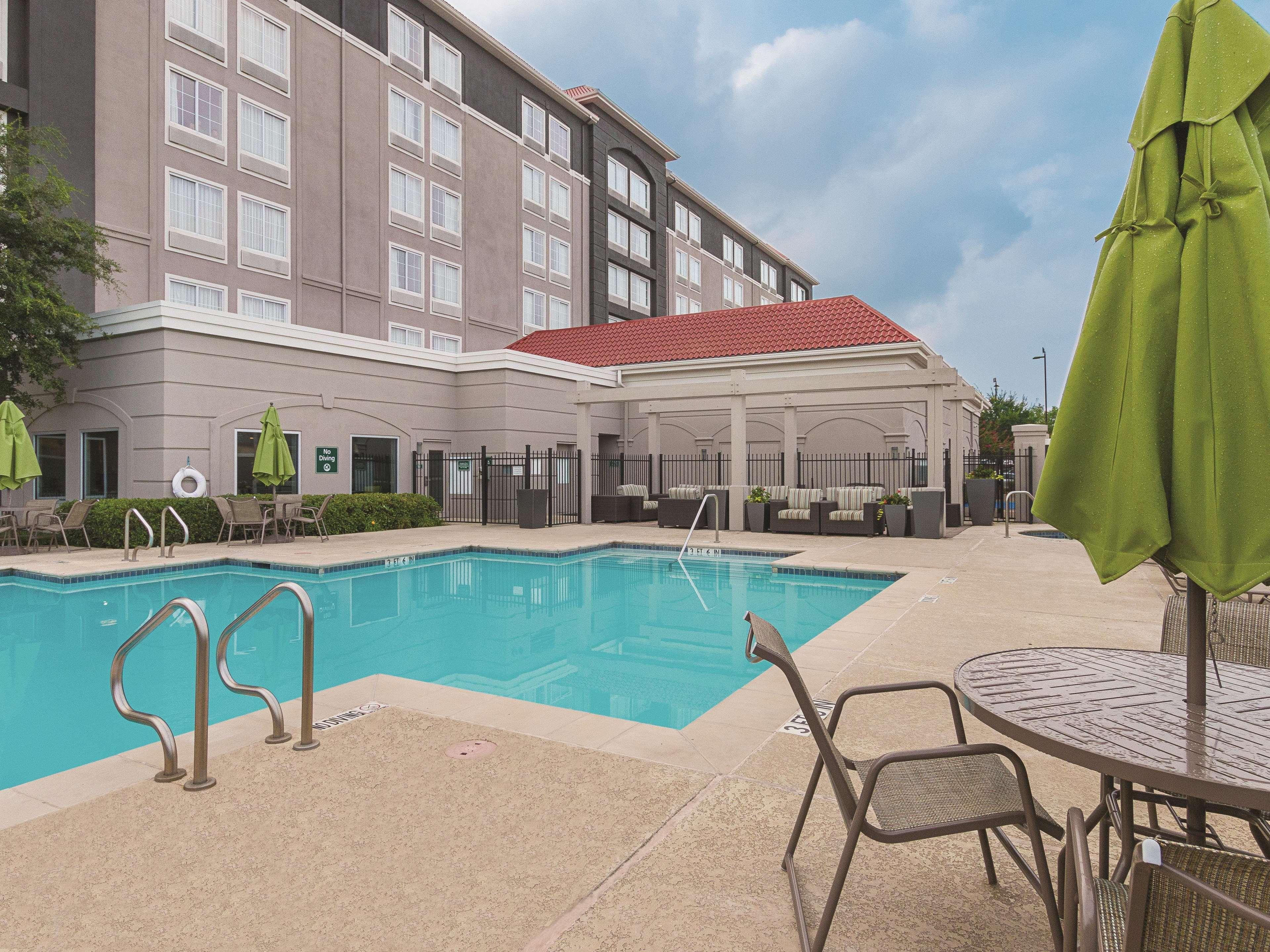 La Quinta By Wyndham Arlington North 6 Flags Dr Hotel Exterior foto