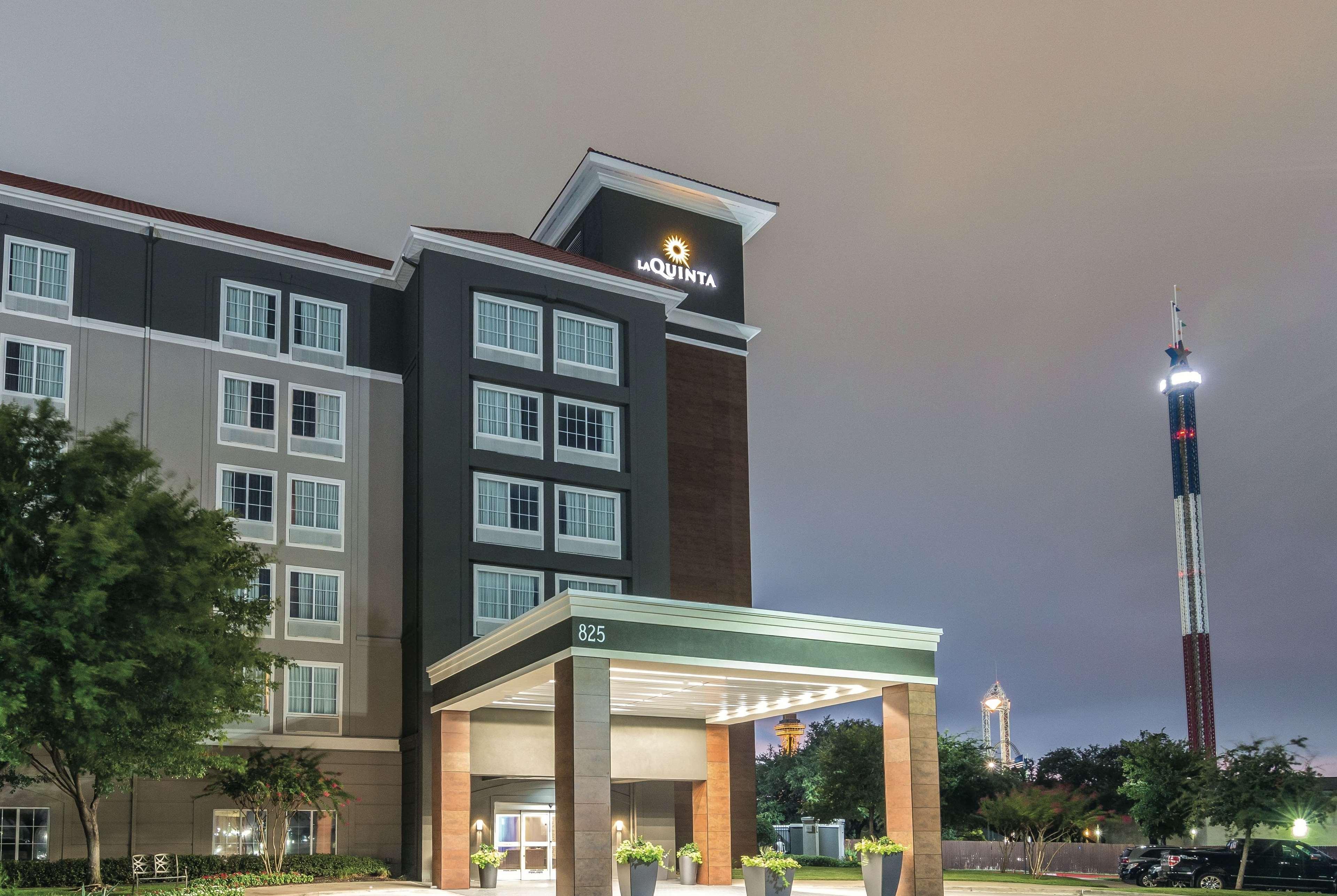 La Quinta By Wyndham Arlington North 6 Flags Dr Hotel Exterior foto