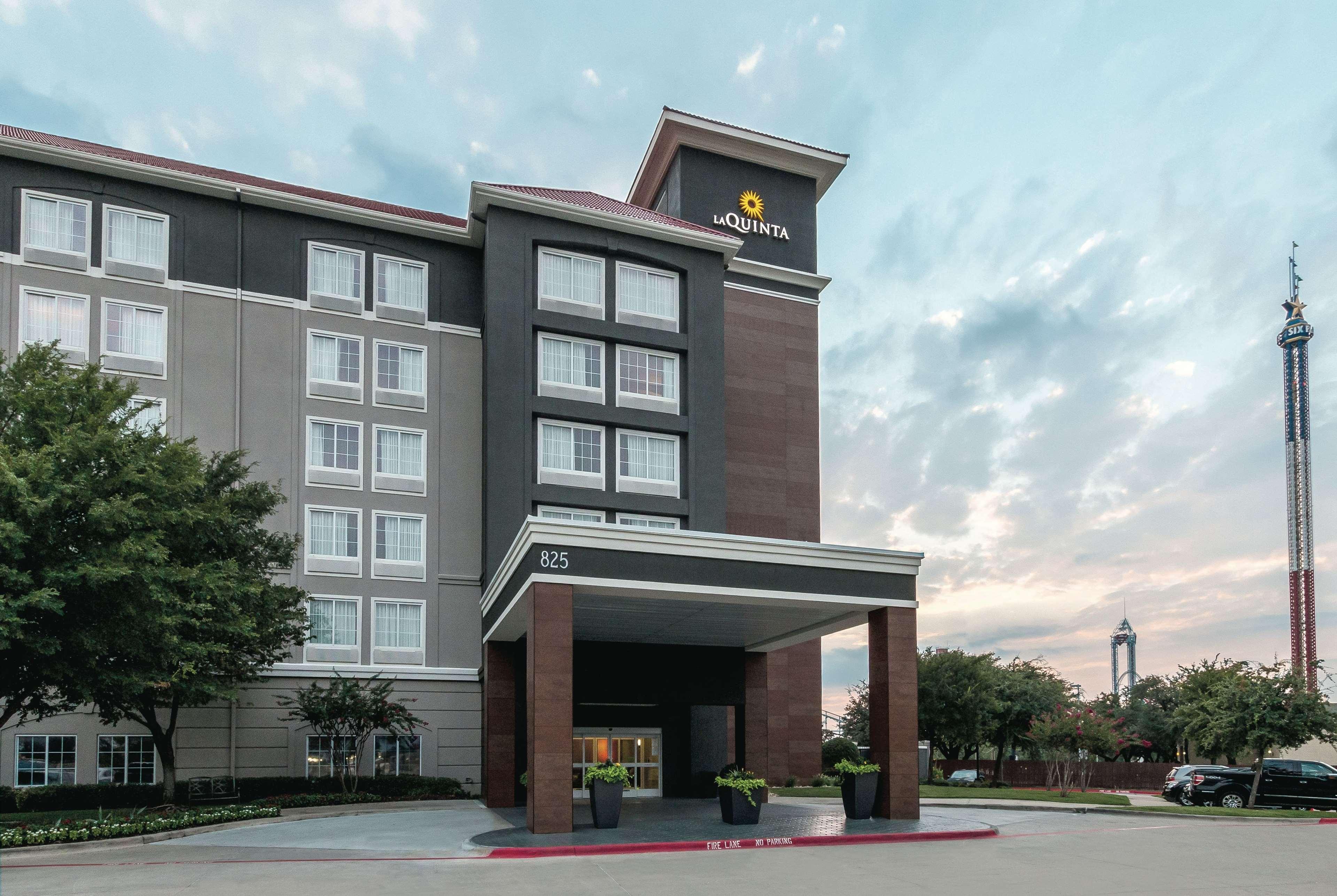La Quinta By Wyndham Arlington North 6 Flags Dr Hotel Exterior foto