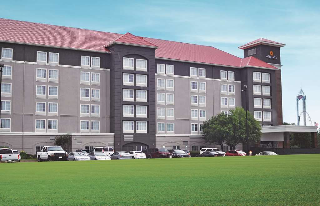 La Quinta By Wyndham Arlington North 6 Flags Dr Hotel Exterior foto