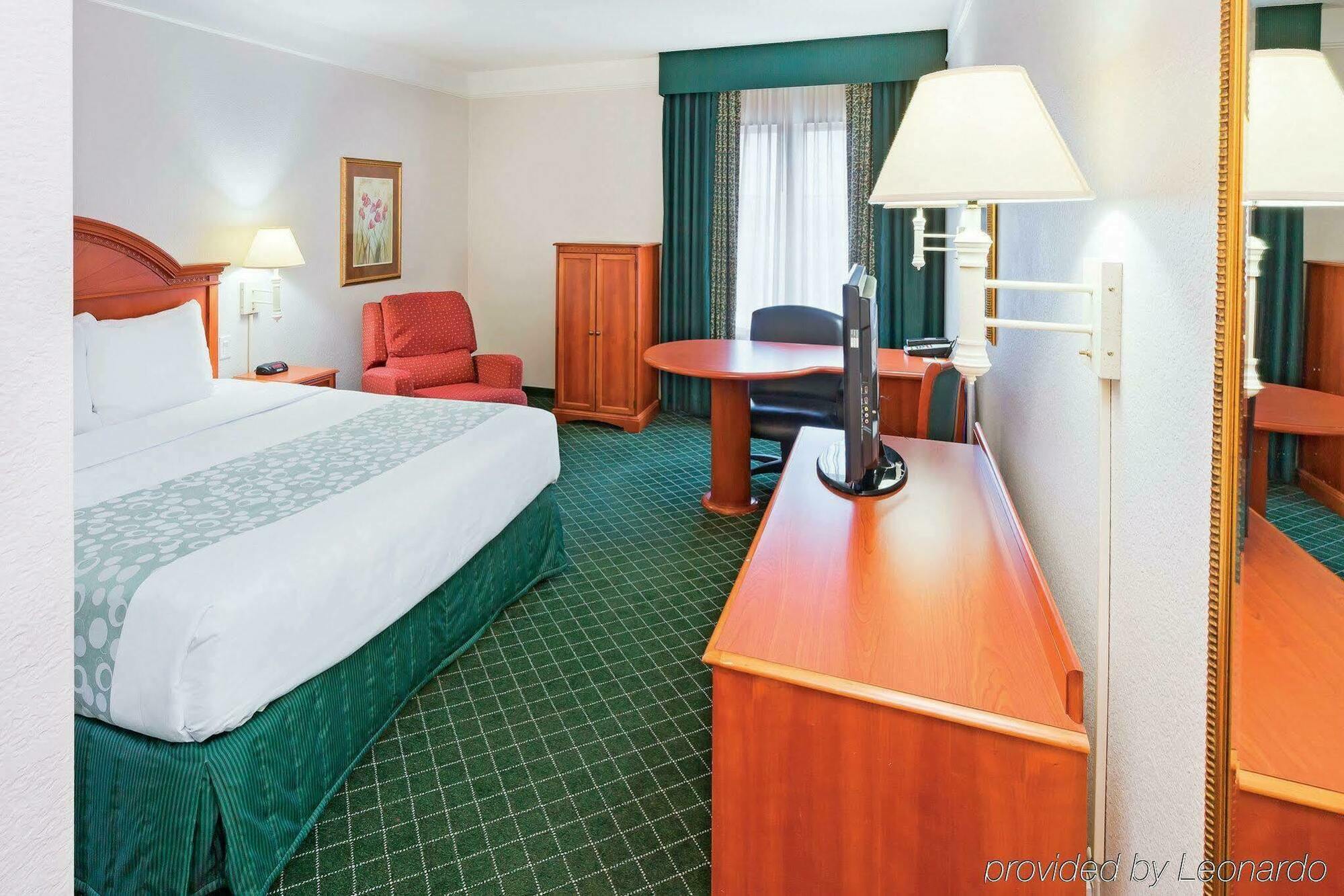 La Quinta By Wyndham Arlington North 6 Flags Dr Hotel Exterior foto